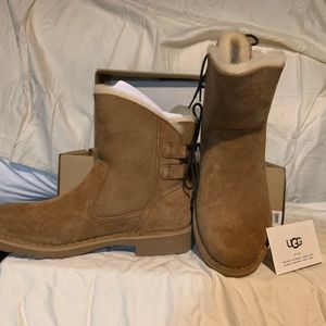 UGG Womans boots size 8.5 (NEW, NEVER WORN)
